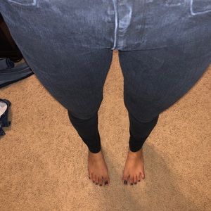 **SOLD** Black hi-rise American Eagle skinny jeans